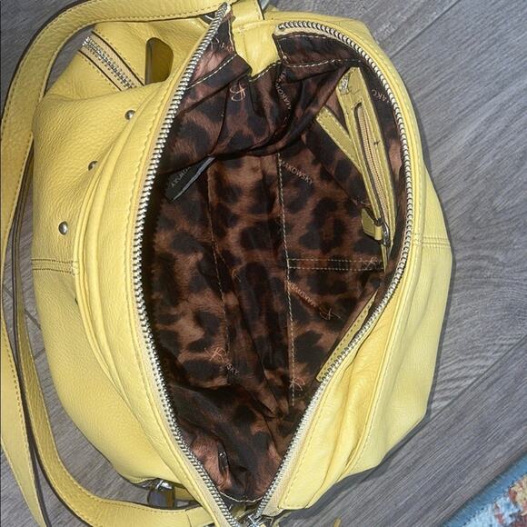 B Makouski woman's Yellow medium Leather Shoulder Bag - Picture 9 of 10